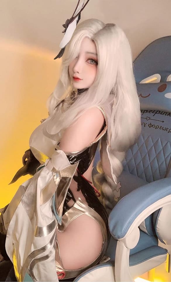 Cosplay Shenhe trong Genshin Impact tới từ coser Sayo Momo