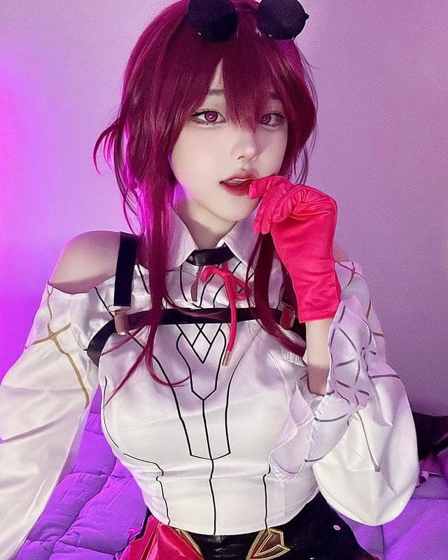 Hina - Nữ cosplayer nổi tiếng Hàn Quốc khiến bao người mê mệt nhận làm vợ là ai?